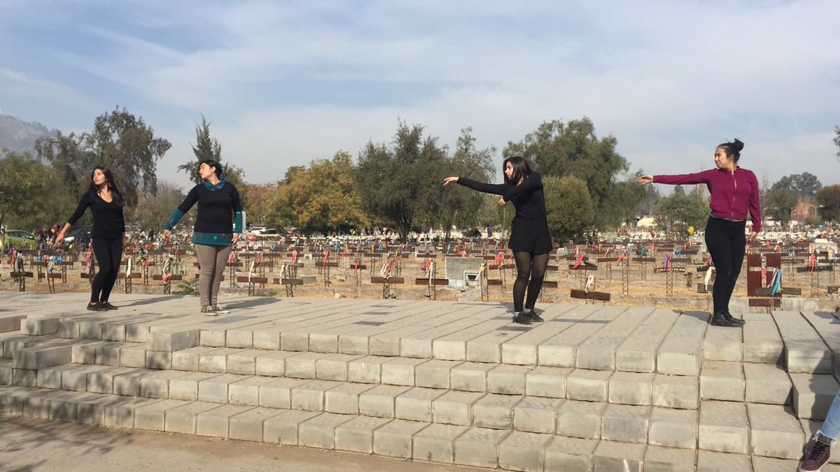 Con intervención del Elenco de Danza de <a href="/CulturaRecoleta/">Cultura Recoleta</a> comenzamos la actividad #EspaciodeConvergencia: #NadieestáOlvidado convocado por #ComitePatio29 en el sitio de memoria Patio 29 en el <a href="/cementeriogral/">Cementerio General de Recoleta</a> #Memoria #Patrimonio #Identidad #DerechosHumanos