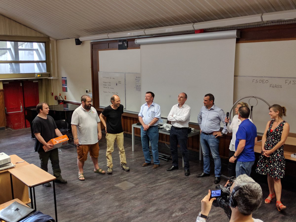 anfr's tweet photo. #FrHack 🏆🏆🏆 Et le grand gagnant de ce 3ème hackathon est... le projet Muse (utiliser un #drone pour transmettre sur tous les #réseaux un message pour avertir les populations, le drone pouvant également faire répéteur)! Chaque membre gagne une imprimante 3D. Bravo à eux! 😀 https://t.co/FXy2GTsHxe