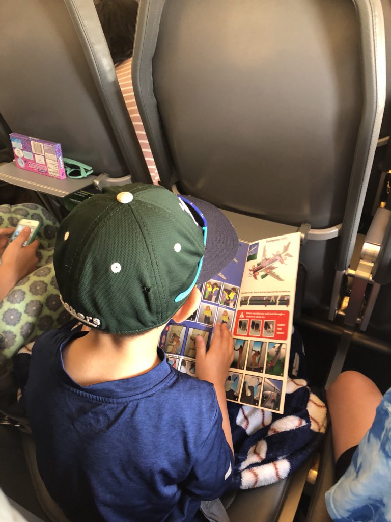 CatrinaSpano's tweet photo. Cary Bound #FirstTimeFlyer #DIIBaseball #CaryNC #WorldSeries @HurstBaseball https://t.co/rOr62pnhtZ