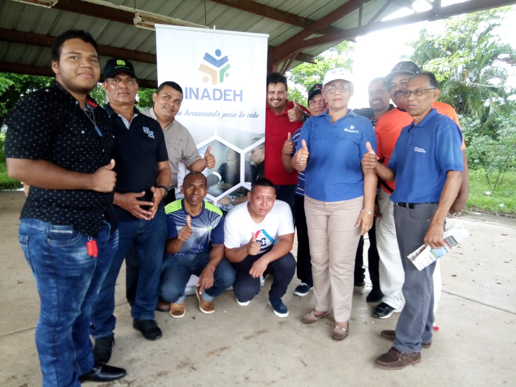 InadehOficial's tweet image. Participantes del programa de Transporte de Carga en el Centro Los Pueblos durante su prueba de campo en el camión de la empresa Truckslogic. #UnMejorInadeh