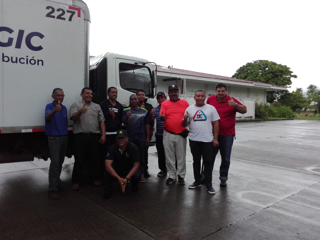 InadehOficial's tweet image. Participantes del programa de Transporte de Carga en el Centro Los Pueblos durante su prueba de campo en el camión de la empresa Truckslogic. #UnMejorInadeh