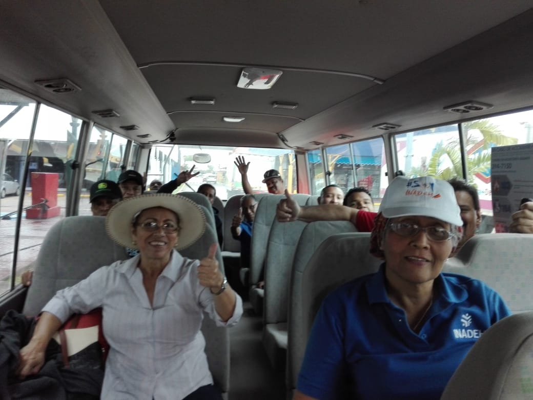 InadehOficial's tweet image. Participantes del programa de Transporte de Carga en el Centro Los Pueblos durante su prueba de campo en el camión de la empresa Truckslogic. #UnMejorInadeh