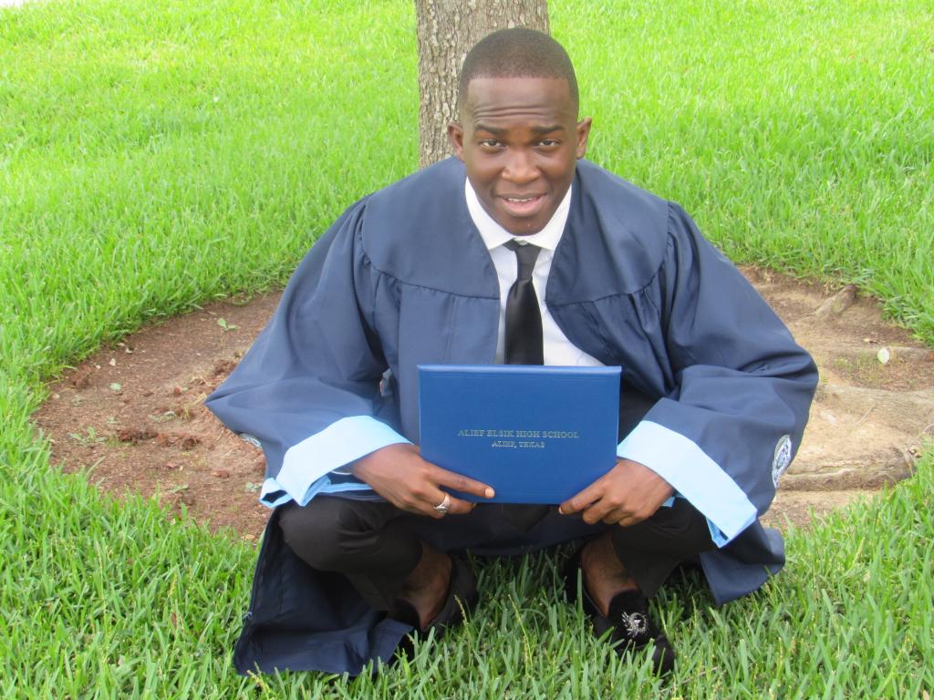 dethebest007's tweet photo. Big boy moves #gradszn #2k18Graduation #graduation2018 https://t.co/RB7TAPHaKd