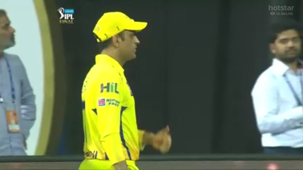 ramnn31's tweet photo. #whistlepodu #championsareback #ThalaMSD7😍#congrats#watson👌👌
#CSK2018 #WINNER https://t.co/ozVMkHPrCR
