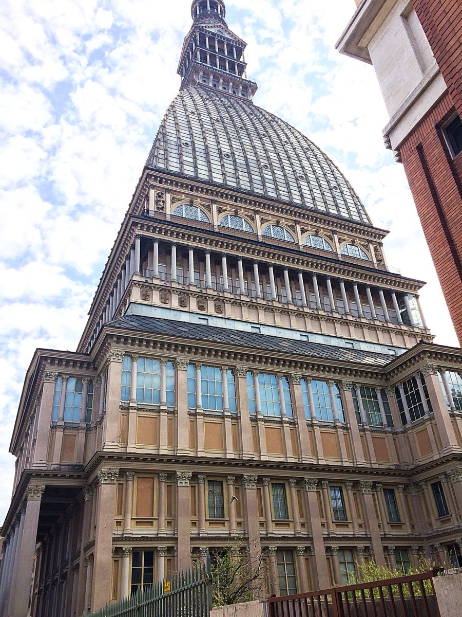 auroretta94's tweet photo. Non riesci neanche più a pensare se tutto gira troppo veloce! Fammi mancare l’aria , io sono Marte e tu la terra , fammi la guerra 🌏
#torino #moleantonelliana #francescorenga #renga #nuovaluce https://t.co/p2JXylST0J