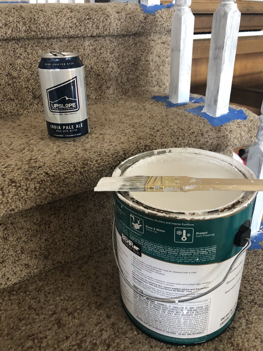 #lifehack: beer makes #homeimprovement projects bearable. Thanks <a href="/upslope/">Upslope</a> 👍🏼👍🏼