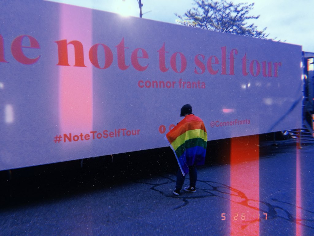 Ietstopmybaby's tweet photo. yesterday was one year since i met @connorfranta on the #notetoselftour !!!ππππππ https://t.co/6Je9RciG0N