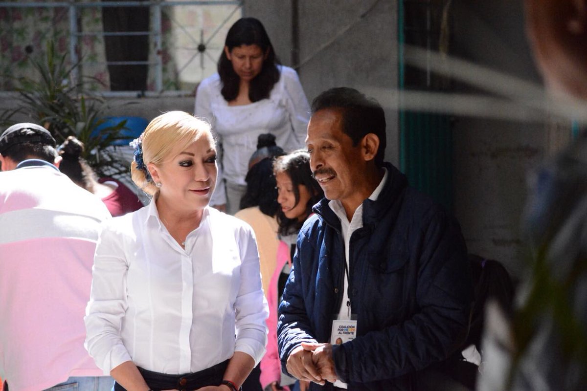 AnaBalderasMx's tweet photo. Gracias a los vecinos de Tepalcapa por brindarme la oportunidad de entrar a su hogar y compartirles mis propuestas para que #Atizapán logre escriturarse en su totalidad, mejorar en temas de seguridad y tener mejores calles. #ContigoAtizapánGana. https://t.co/beHJht48bz