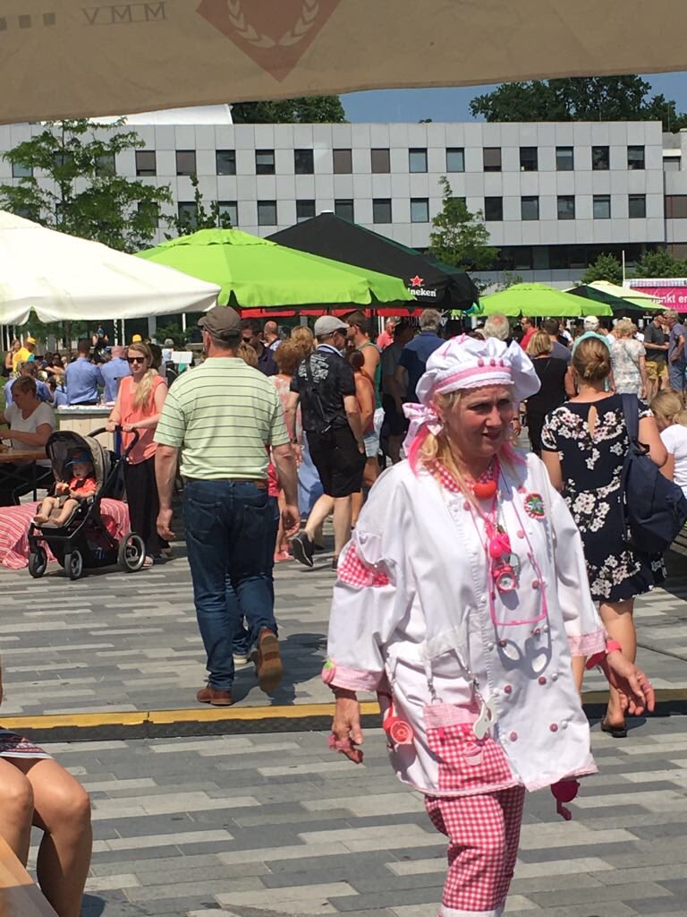 HartvoorEHBO's tweet photo. Vandaag @kinderkookfest en koopzondag in @Emmencentrum Bedankt organisatie @kinderkookfest en @Emmencentrum https://t.co/6hyOvLOKfx
