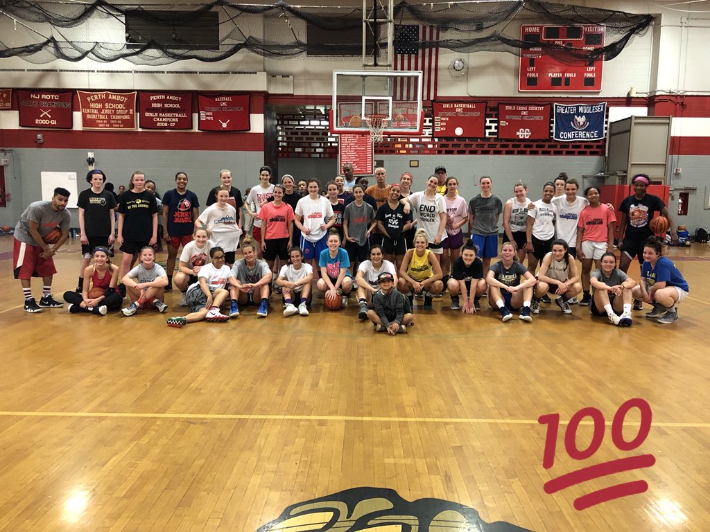 ushoops's tweet photo. An #WeekendOfWork @ushoops. Outstanding Effort. Including defense of work. 1v1, 2v2 #GamePlay...
Welcome to our new students!

* Missing Couple Regulars sigh...
* Best wishes to @oliviamiles06 who Is among 45 remaining for USA U17 National Team Trials https://t.co/3ZEyYit9mg
