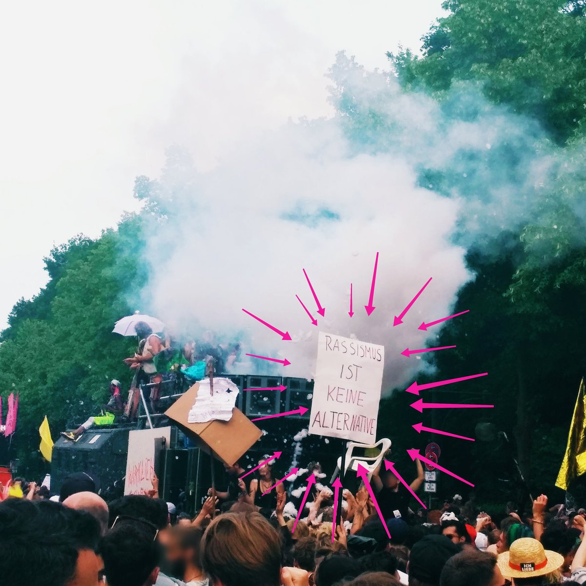 heikeschleim's tweet photo. Bunt und fröhlich statt braun und nölig! 
#afdwegbassen #b2705 #bassstatthass #noafd https://t.co/H75QRbKB9t