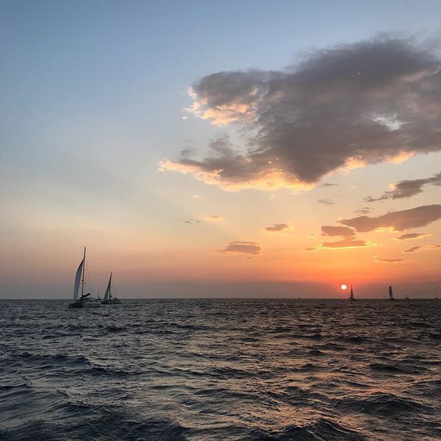 stathis_michail's tweet photo. #sunsetwithfriends #sunset #greece https://t.co/1Zwp7lEcRB https://t.co/2czvI921Cy