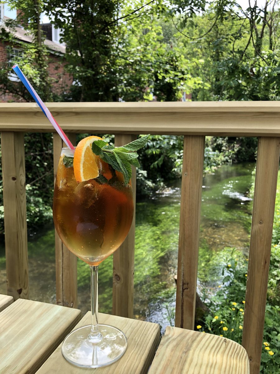 AliceMarzocchi_'s tweet photo. Cheers to my 4th weekend in a row without work! Getting used to this :D #thatishowitshouldbe #feelsgreat #pimmsoclock https://t.co/CmFKZc48S9