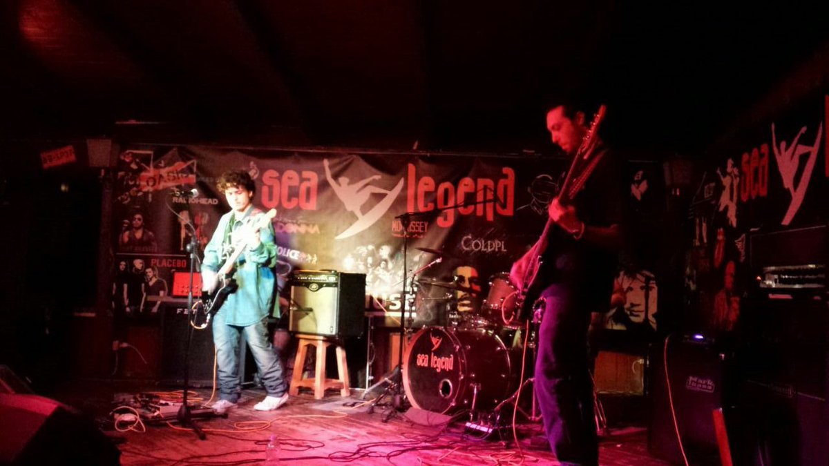 allummath's tweet photo. https://t.co/C0zAEnPLTO

ALLUMMATH FUCKING LIVE!!!!

you just must have a look 
#live
#band
#RockAndRoll #rockandrollhalloffame  #Upset #NickYoung

@tentacoli_music @xBooTVx @RoughTrade https://t.co/dYhfr8PRLF