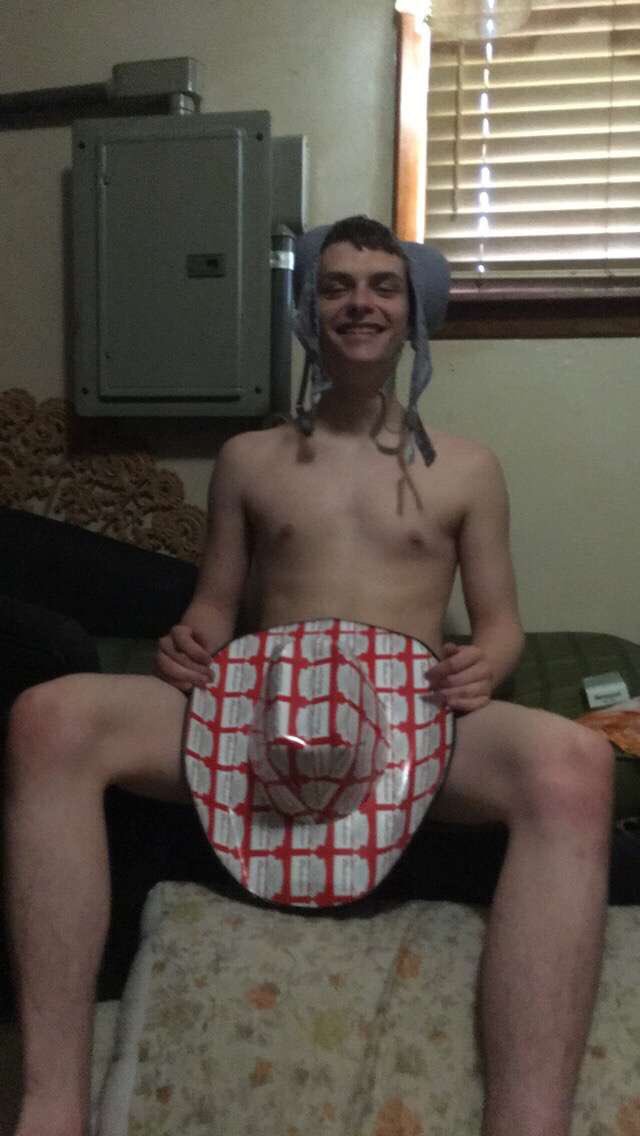 Trowan_42's tweet photo. Hide yo kids hide yo wife https://t.co/F3G6hfmGh3