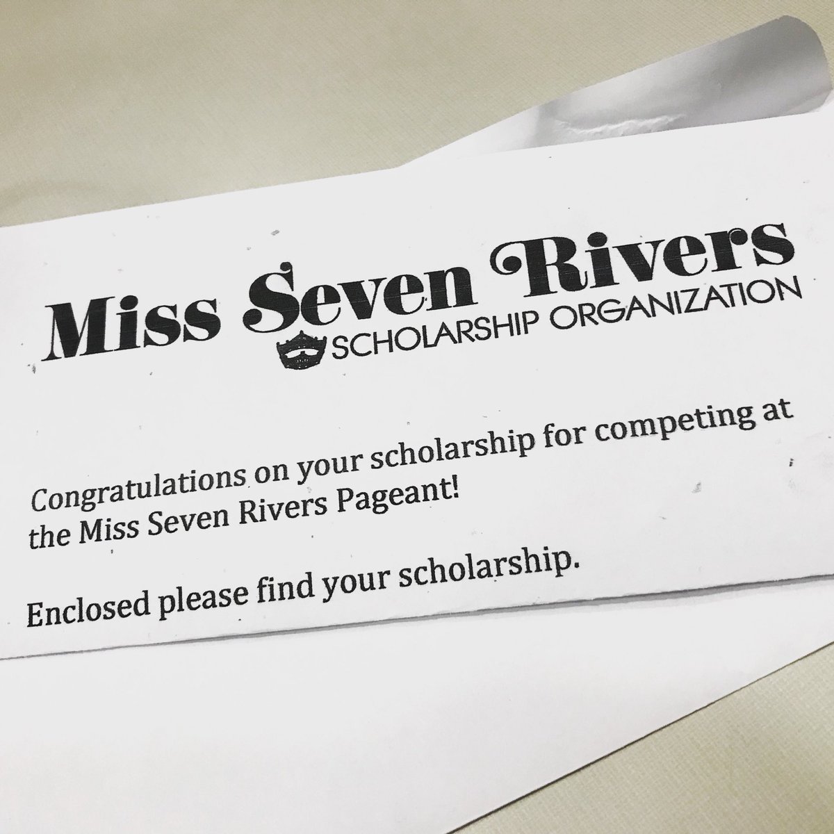 MissSevenRivers's tweet photo. The scholarships are REAL! I’m able to put $1,100 toward my student loans after my year as Miss Seven Rivers.

If you need assistance paying for higher education, it’s time for you to #MeetMAO 🎓📚💸

#MeetMAO #MarComScholarship #MissWisconsin #MissAmerica #Education #Scholarship https://t.co/jjVMFQemRX