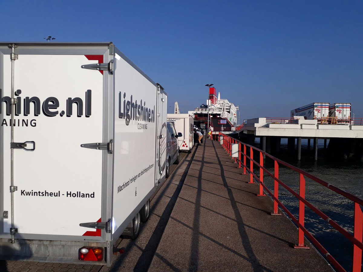 LightshineMB's tweet photo. Net vertrokken naar Engeland.#reflectoren #reinigen https://t.co/NOhZZSZE24