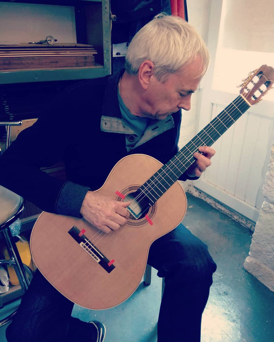 EmesGuitars's tweet photo. #throwback to last month, when Chris Smith strung up his newly 'born' guitar (made in the #EmesWorkshop)... it sounded lovely. Fantastic job, Chris π #onetoonetuition #guitarmaking #StIves https://t.co/sreualfFws
