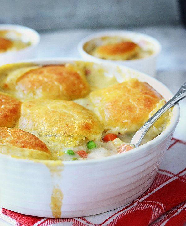 KitcheNostalgia's tweet photo. Bisquick Chicken Pot Pie – autumn favorite comforting food, full of chicken and vegetables in creamy filling, topped with easy Bisquick crust; no canned soup used. 

https://t.co/aJEuzTeoKn https://t.co/FKMWNehim0