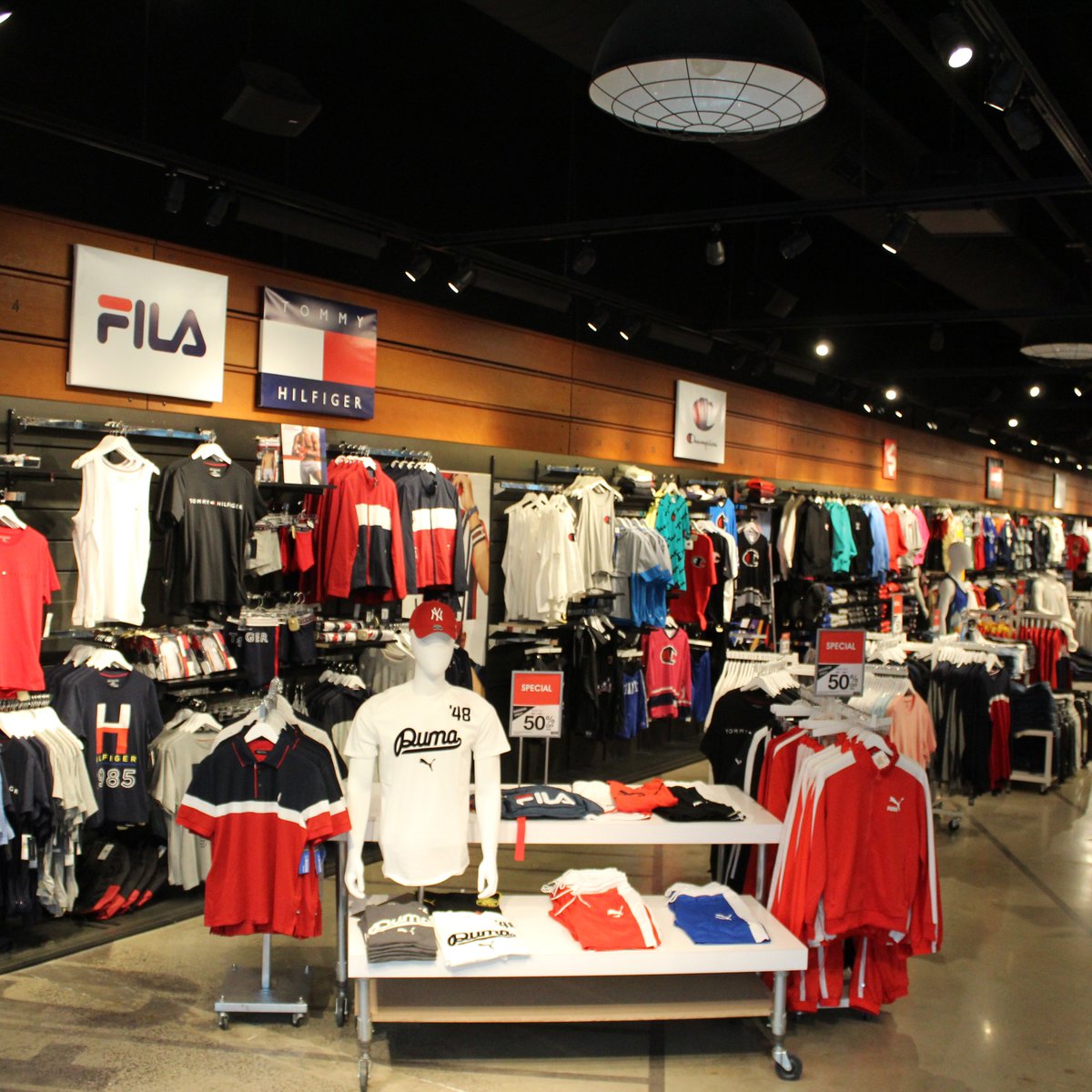 AAO_USA's tweet photo. AAOstore X Roosevelt Field Mall
Newly opened! Come see our store!
.
.
.
.
No. 1 Streetstyle Clothing Shop!
.
#champion #fila #levis #puma #tommyhilfiger #blackpyramid #hudsonouterwear #wt02 #youngandreckless
#rs1nenewyork #redfox #mitchellandness #new https://t.co/Xe9DYhCF1m
