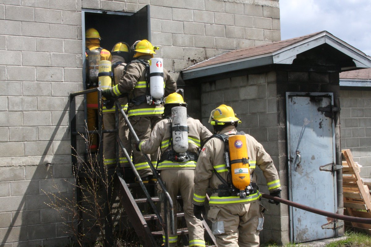 FirechiefVince's tweet photo. Grand Falls-Windsor Fire Training facility is alive with activity today and all week as over 500 firefighters from all across our province take part in over 20 different courses until Friday June 1 for #FEStrainingschool https://t.co/tgkXLqwxNU