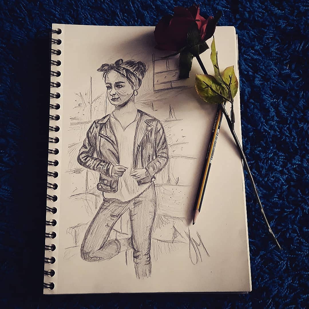 Ich habe mal eine Freundin von mir gezeichnet. Ob es gut getroffen ist liegt im Auge des Betrachters.😉❤