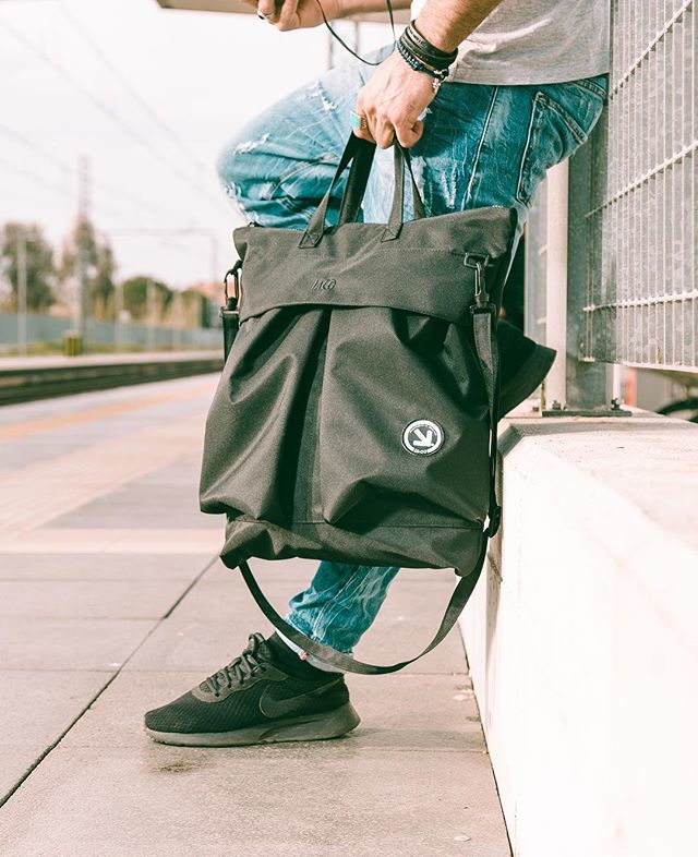 iaco48's tweet photo. New IACO® Helmet Bag ↘️
Per chi viaggia 🛫 e per chi lavora 💻
#iacohelmetbag https://t.co/TprC3iarrH https://t.co/E2Q96kiWx7