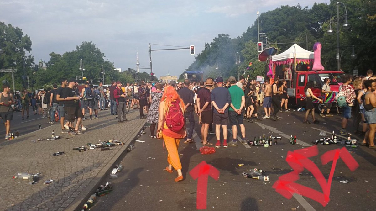 peterroger17's tweet photo. @dushanwegner Gegendemonstration wohl eher Gegenbesäufnis 😂😂😂 https://t.co/7QVCo8pGPq