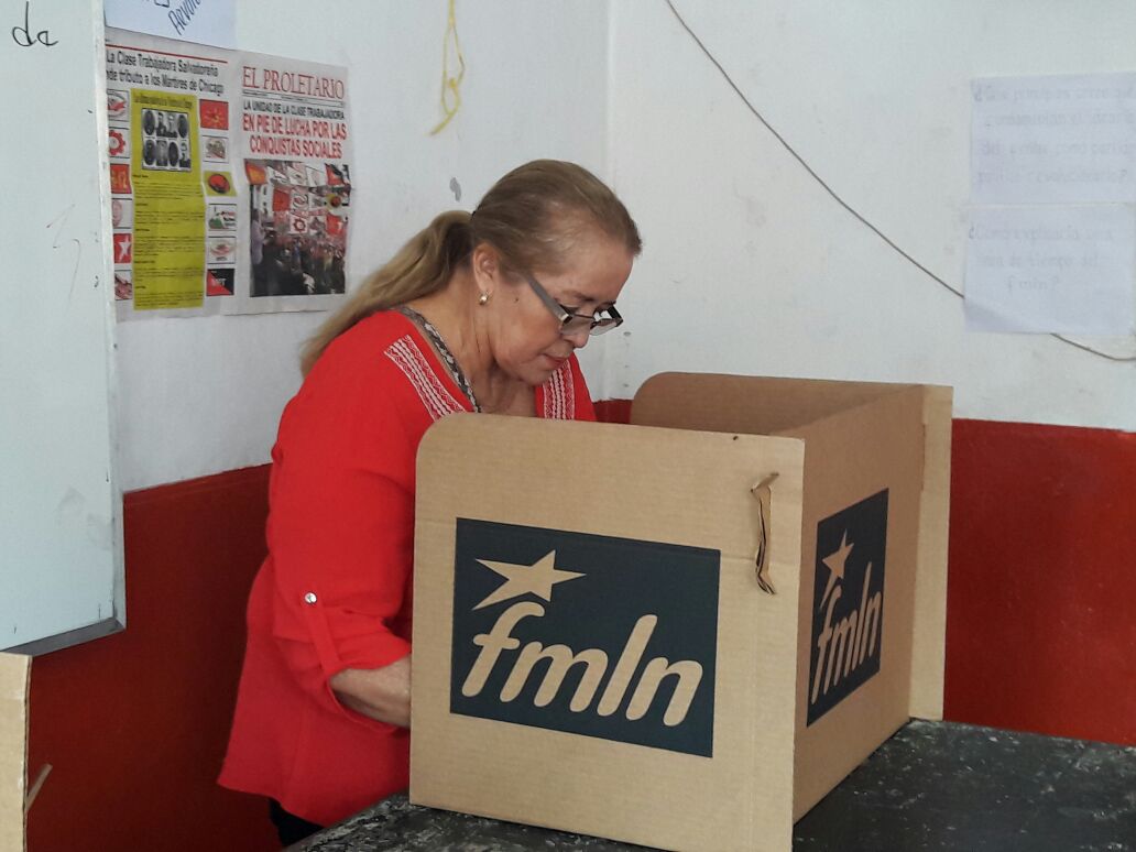 JOMARI8012's tweet photo. @FMLNoficial Proceso de elecciones internas en el municipio de Chalchuapa #FMLNInternas2018 https://t.co/FJuEGeHyUu