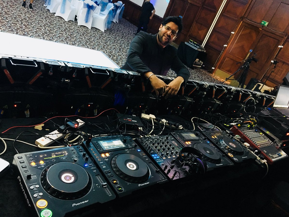 sonnyjimusic's tweet photo. Ready to smash it up tonight.
#4deck #mixing - this is the SonnyJi way. Let’s do this my friends. #lovewhatido https://t.co/sWVn0QkHUB