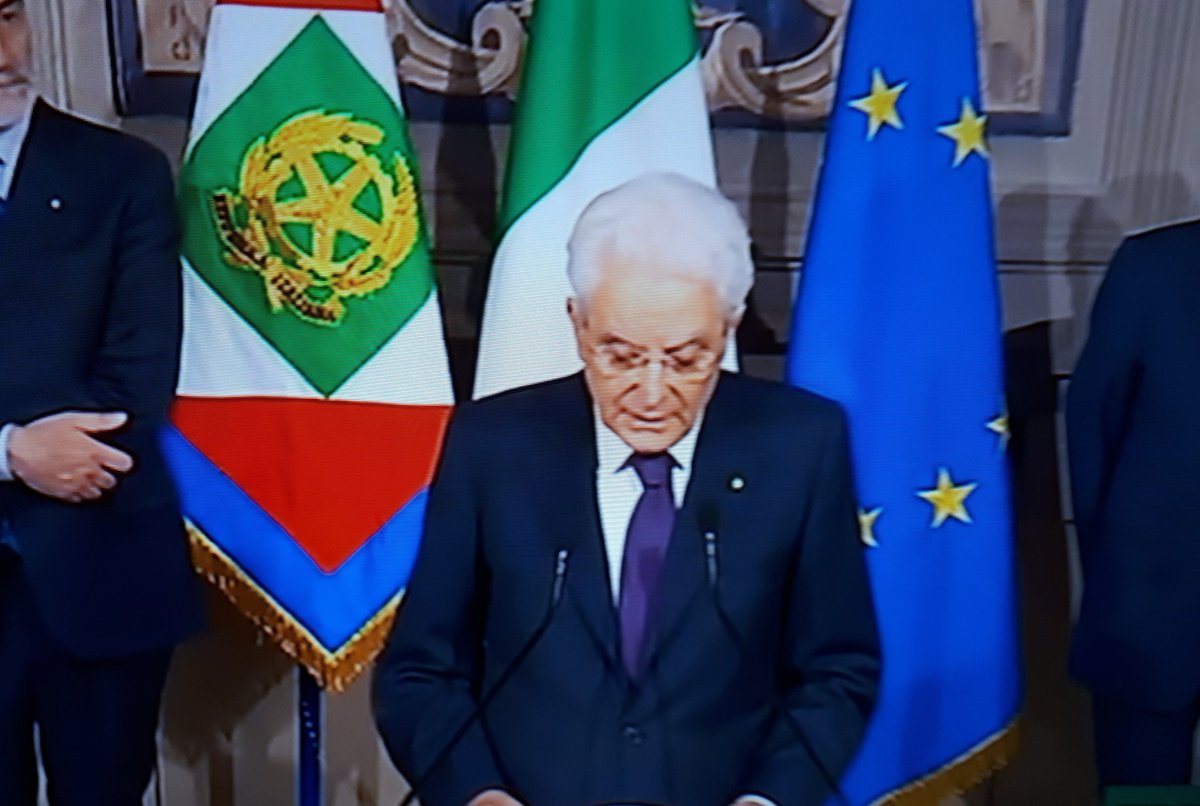 sole24ore's tweet photo. #mattarella: Per il Mef avevo chiesto un esponente che non sia visto come sostenitore di una linea che potrebbe provocare l'uscita dall'euro https://t.co/460WwMlj1D https://t.co/qUHfCd5dhf