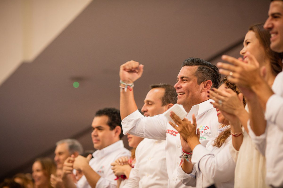 ChrisCastroB's tweet photo. Se vive mucho entusiasmo con la visita de nuestro candidato a la Presidencia, @JoseAMeadeK, acompañado de su señora esposa @JuanaCuevasR. ¡#Campeche es su casa, sean siempre bienvenidos! https://t.co/590FjNb9Ed