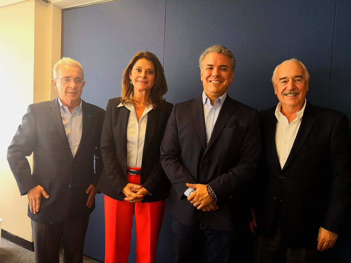 Andrés Pastrana A on Twitter: "Hoy nos reunimos con el Expresidente  @AlvaroUribeVel y los candidatos de la Gran Alianza Por Colombia @IvanDuque  y @mluciaramirez. Aún hay tiempo de ir a votar por