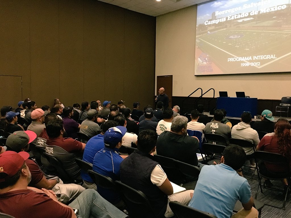 AfcamMexico's tweet photo. Master coach Enrique Borda 
@ITESMCEM 
Liderazgo 
AFCAM 8
#HablemosDeFootball https://t.co/ZgTUxUol15