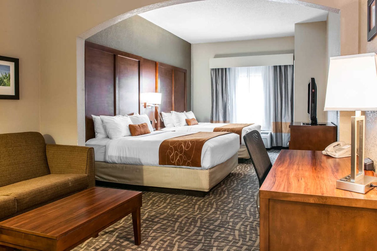 vincennesin's tweet photo. We're Sure you will enjoy staying at Comfort Suites Vincennes,Indiana near Lincoln Memorial Bridge and George Rogers Clark National Historical Park.https://t.co/ShEopUMl7f https://t.co/xk8O9zKZFX