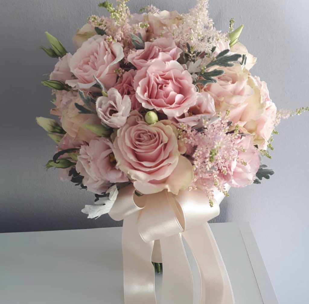 KeyifliGelinler's tweet photo. Bu buketleri görmeden karar vermeyin 💕🌸💐🌷 / Which is your favorite? #keyifligelinler #gelinbuketi #gelinçiçeği #gelin #brideflowers #bridebouquet #weddingblog https://t.co/YhQAsN3t5p