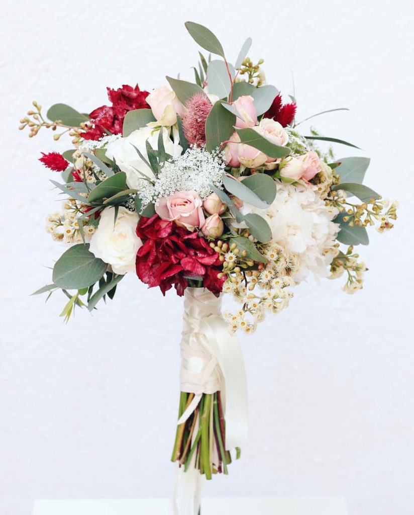 KeyifliGelinler's tweet photo. Bu buketleri görmeden karar vermeyin 💕🌸💐🌷 / Which is your favorite? #keyifligelinler #gelinbuketi #gelinçiçeği #gelin #brideflowers #bridebouquet #weddingblog https://t.co/YhQAsN3t5p
