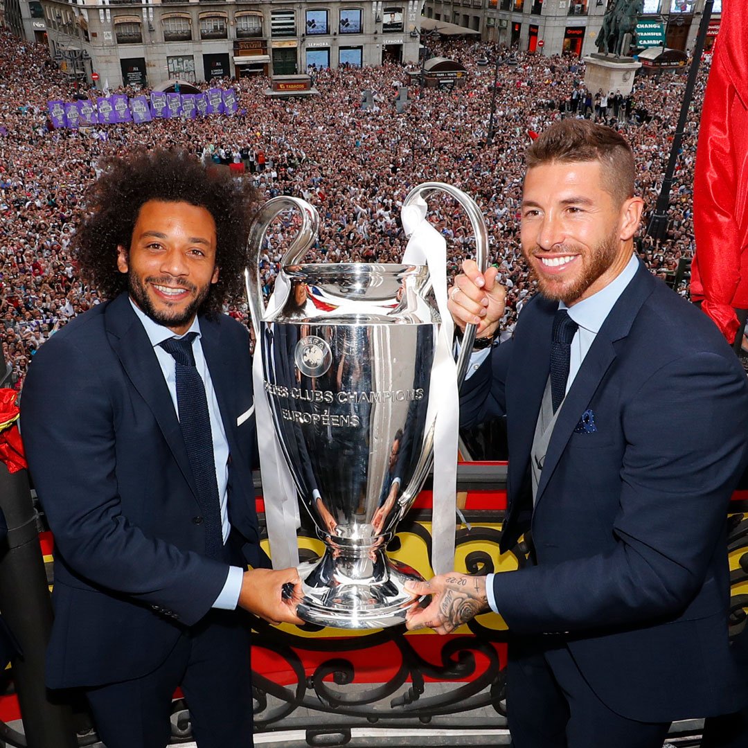 🏆😃
This trophy is for you, #RMFans!
#CHAMP13NS | #HalaMadrid