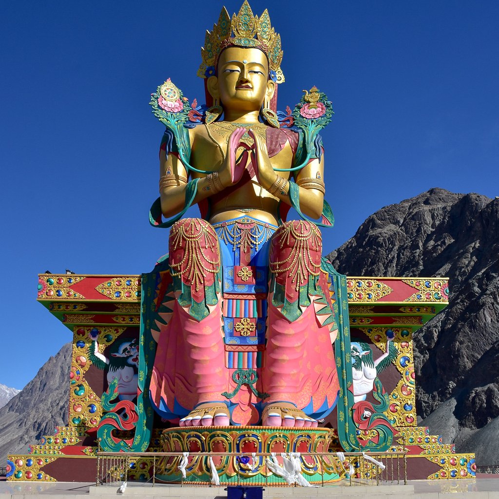 DriftTravel's tweet photo. 32 metre statue of Maitreya Buddha at the Diskit Monastery, the oldest and largest Buddhist monastery in the Nubra Valley of Ladakh, northern India. Photo by Suman Ghosh #diskitmonestry #buddhism #nubravalley #ladakh #india #travelphotography #travel #travelblogger #wisdom https://t.co/GBeSwZMG05