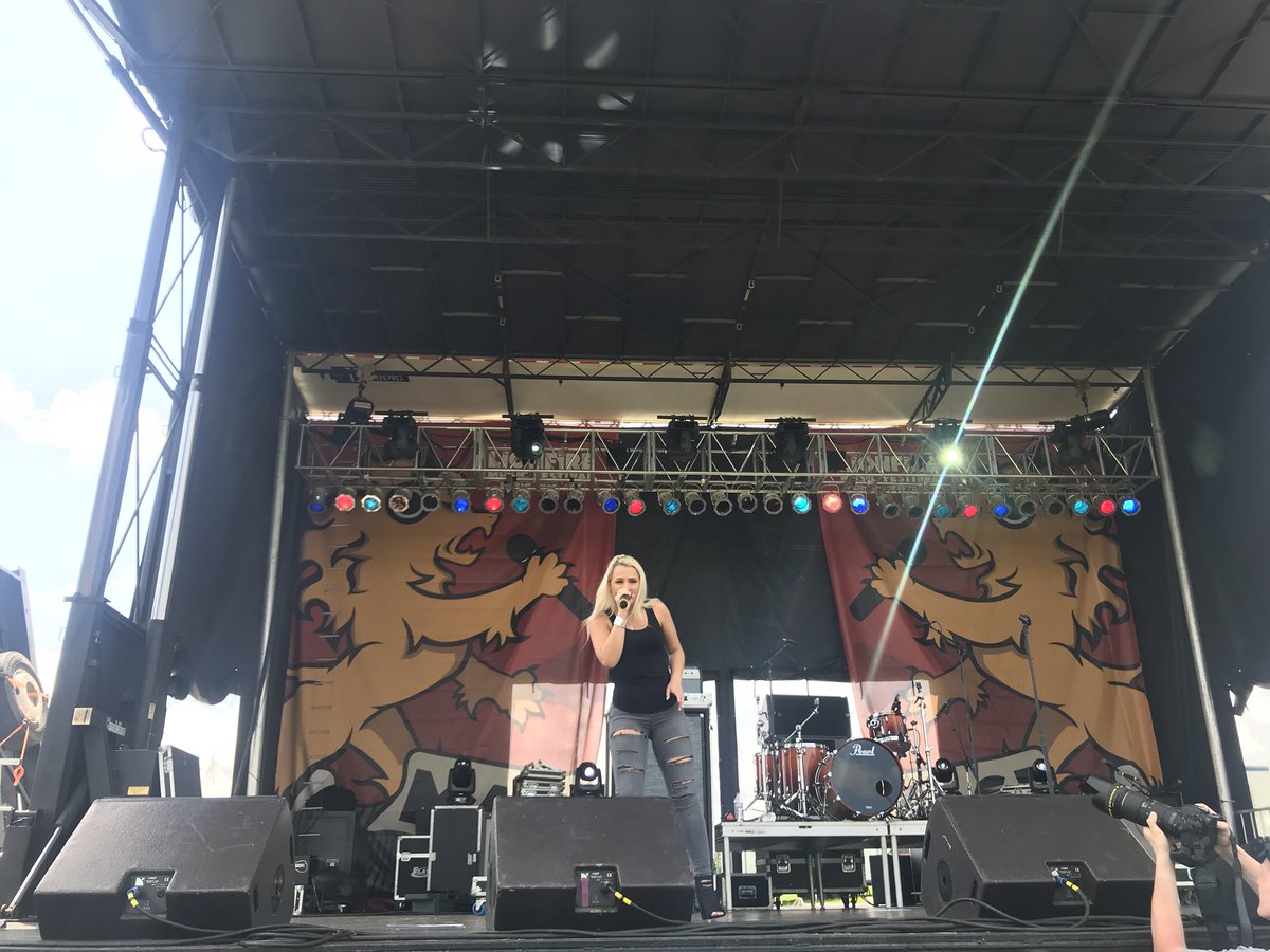 LionFireFest's tweet image. I see you @GabbyBarrett_ 😉 #LionFire