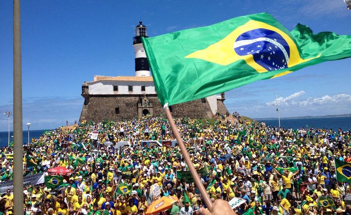 aureanegra1's tweet photo. #BrasilNaRua cadê que a mídia mostra isso, bando de manipuladores. https://t.co/SEwdgw91PM
