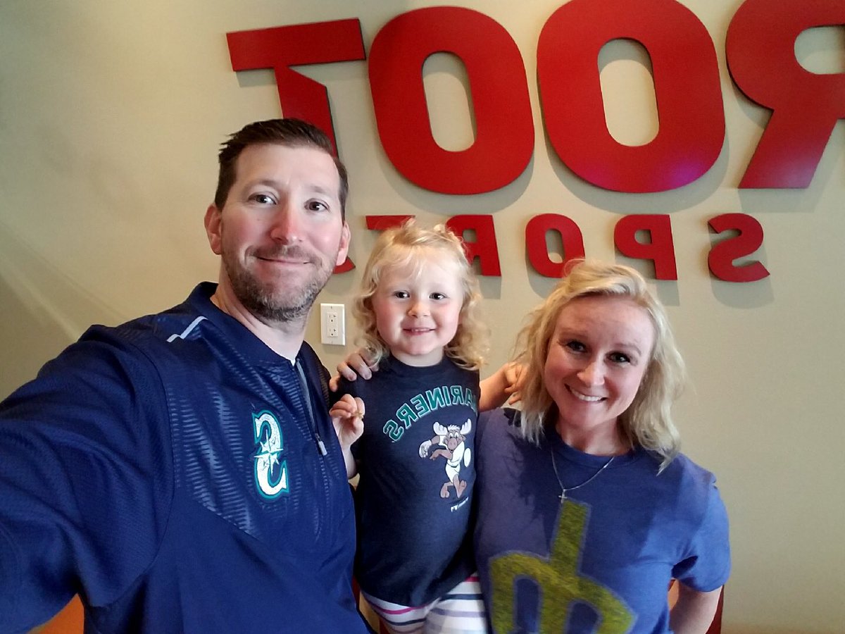 MtotheCarson's tweet photo. @ROOTSPORTS_NW #whereiroot #GoMariners #sundayfunday https://t.co/0Exqxba7RA