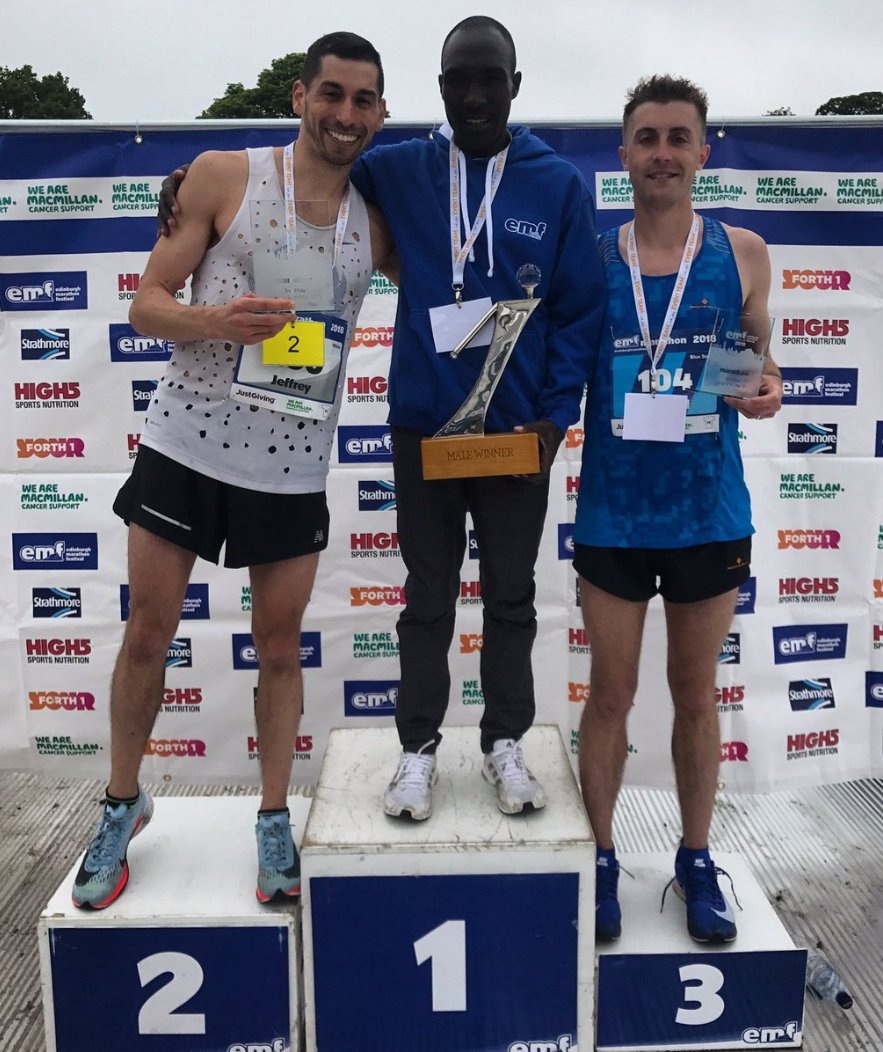 MaratonxelMundo's tweet photo. #MaratonEdinburgo

Este domingo se disputó una nueva edición del #maraton de #Edinburgo

Podio Masculino:
1) Joel Kiptoo 🇰🇪 2:13.33
2) Jeffrey Stein 🇺🇸 2:21.21
3)Michael Crawley 🇬🇧 2:24.43

#EdinburghMarathon
#EMF2018 https://t.co/Xzzqz6iN2H