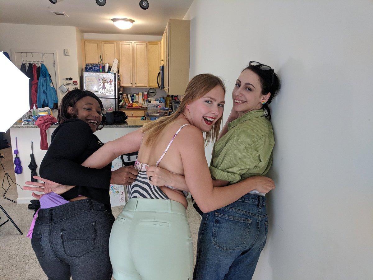 HotGirlDoinStuf's tweet photo. Girls just want to have fun! #wedgie and #pantsing extravaganza with @AnglSinsualTouc and @glimmertits at @TheDirtyDodo :) we're gonna have sore #buttcracks tonight! https://t.co/wJL6Q24iDx