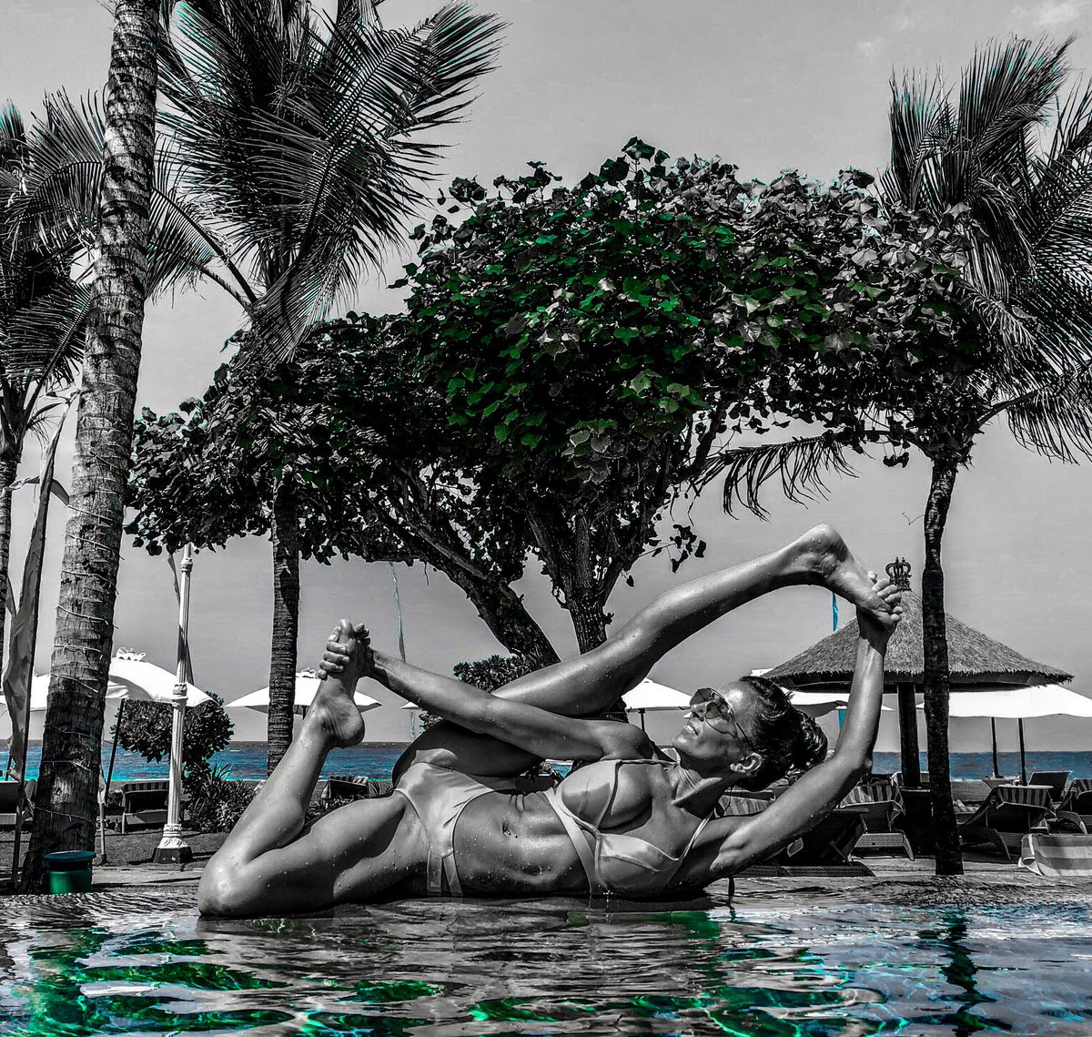 LearnYogaLondon's tweet photo. “Life is beautiful in all it’s colours, even the darker”💙
.
#bali #nusadua #ilovetotravel #yogaretreat #suzanaltay #learnyogalondon #beagoddess #yogaeverywhere #yogaeveryday #infinitypose #feeltheyogahigh #yogapics #summergirl #ilovemylife #grateful #sweatybettyambassador https://t.co/dd4McGVuHi