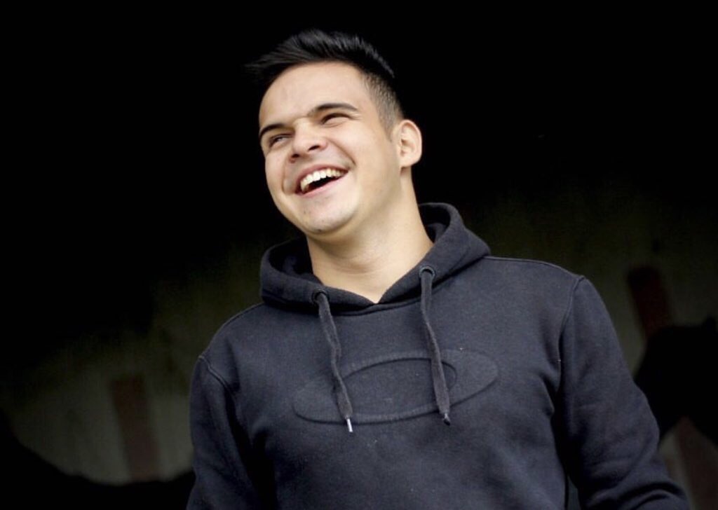 felipecolacio's tweet photo. “Sorria! Sorrir abre caminhos, desarma os mal humorados, contagia. Mas sorria com a alma, não apenas com os lábios.“
Boa Tarde!  😃🌞 ❤️ https://t.co/5HaBzizAH5