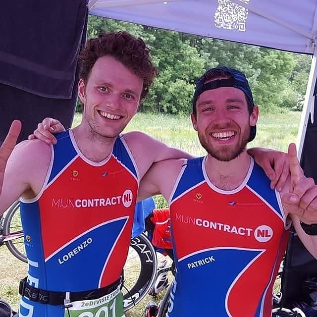 mijncontract's tweet photo. Succesvol triahlonweekend voor De Zijl! 3e plek NK duathlon, 1e en 2e plek 2e divisie en nieuwe clubkleding. Gaaf om sponsor te mogen zijn van succes! #triahlon #mijncontract #slim #efficient #veilig https://t.co/ZcW1MPNMwm @movementsolutions.nl @damoklus https://t.co/rUiFnek9oZ