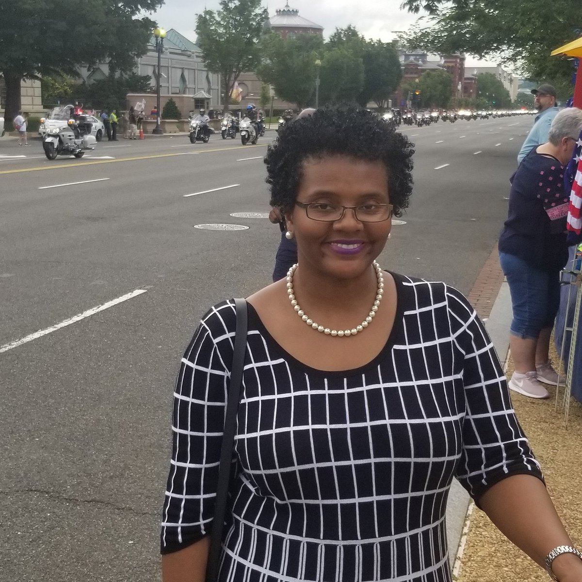 DrErinnTucker's tweet image. On my way to the Smithsonian African Art museum I get caught in the #RollingThunder parade..might as well watch all the bikes (I am biased towardsHarleys) parade down Independence Ave. #LifeInDC Memorial Day Weekend #blacktravelmovement #blacksinhospitality