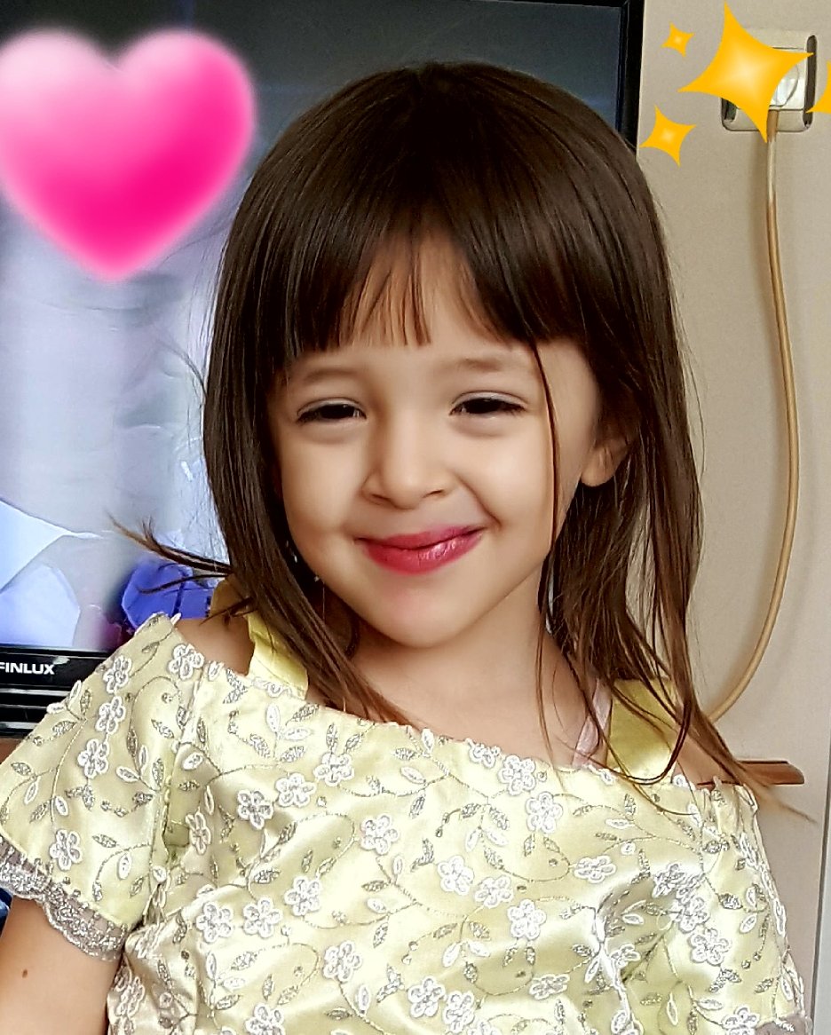 Zeynep Nazımız Pekde süslü gülüşüne Kurban