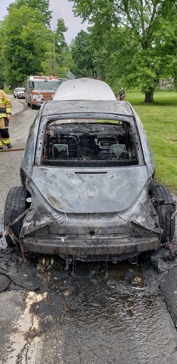 centralvfc147's tweet photo. 147 Engine stretched on this auto fire this morning on Broadlawn Drive. https://t.co/3XkWSHe6n8